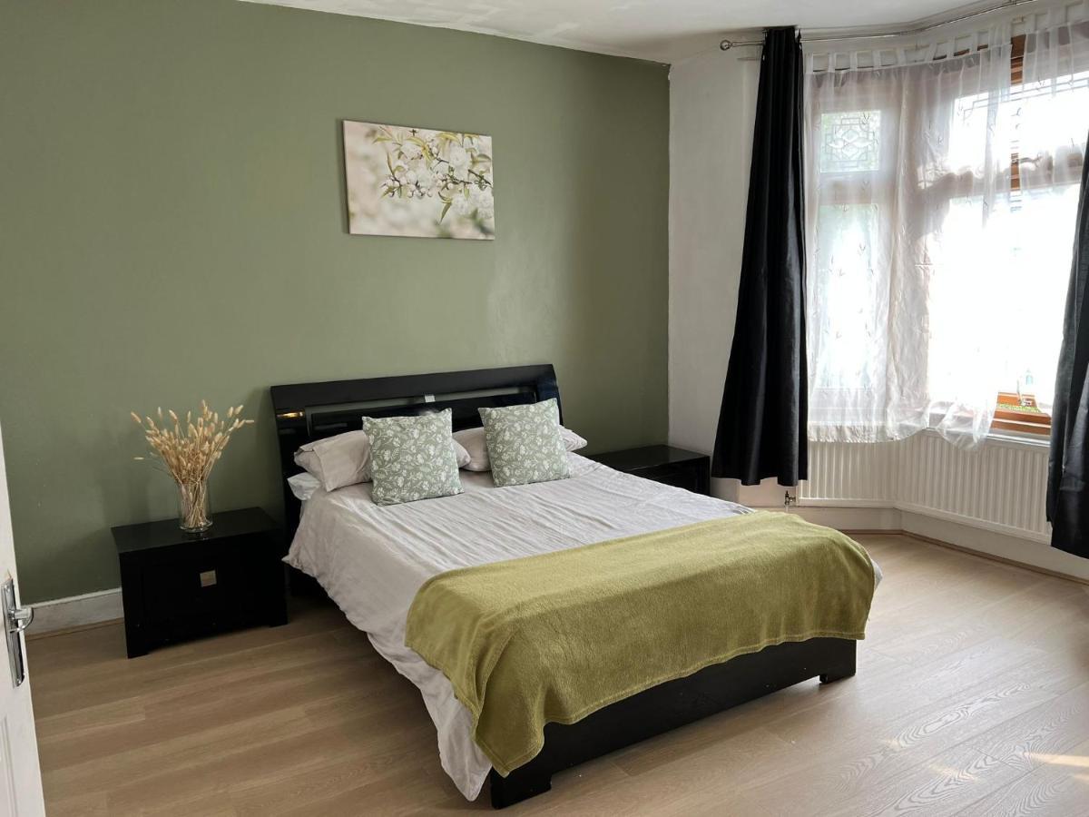 The Leyton Oasis Hotel ลอนดอน ภายนอก รูปภาพ